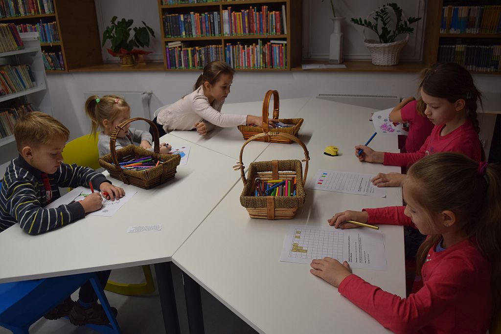 grudniowy poranek z biblioteką