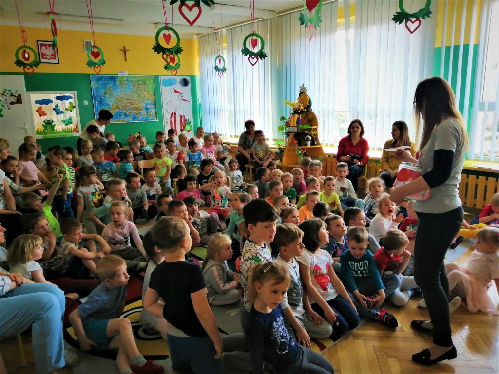 Dzień Bibliotekarza i święto książek w Miejskim Przedszkolu nr 1 